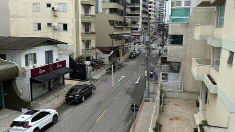 Sacada com vista para a rua 