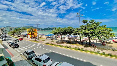 EXCELENTE PISO FRENTE AL MAR - MEJOR UBICACIÓN DE LA PLAYA ITAPEMA SC