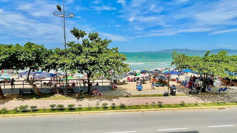 EXCELENTE PISO FRENTE AL MAR - MEJOR UBICACIÓN DE LA PLAYA ITAPEMA SC