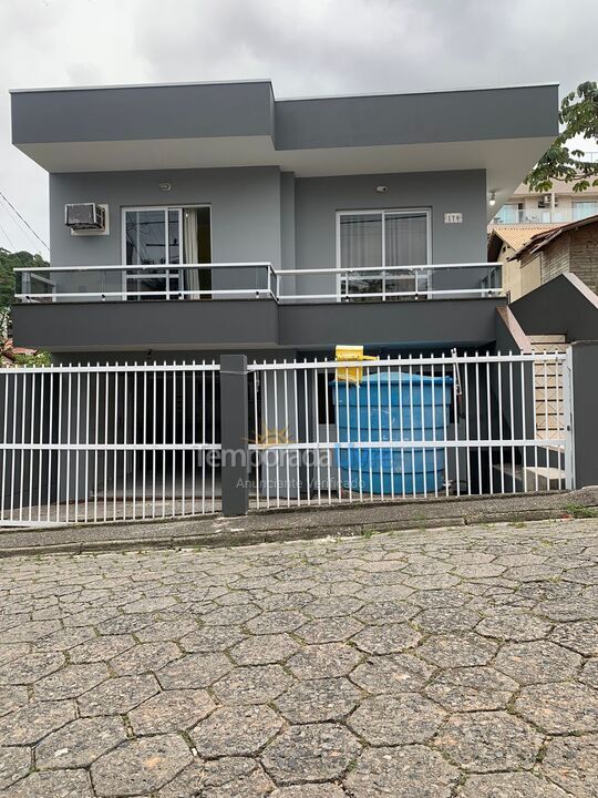 Casa para aluguel de temporada em Bombinhas (Praia de Bombinhas)