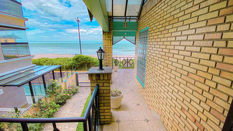 Beautiful seafront house in Praia de Palmas/SC.