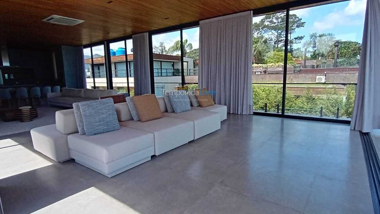 House for vacation rental in São Sebastião (Praia da Baleia)