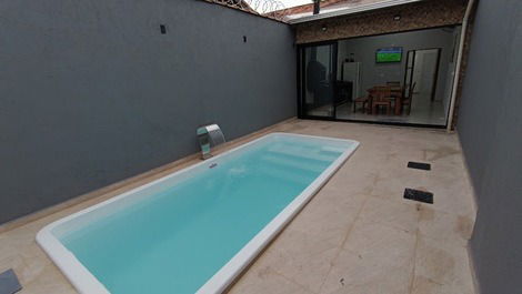 CASA COM PISCINA ACOMODAÇÕES PARA 9 PESSOAS