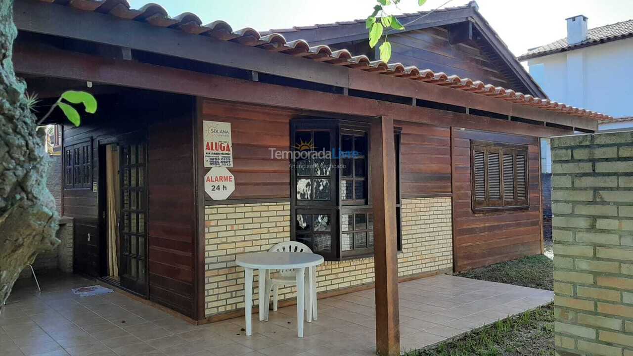 Casa para aluguel de temporada em Garopaba (Praia da Ferrugem)