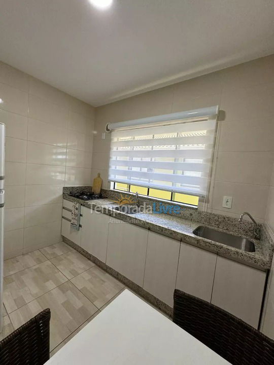 Apartamento para alquiler de vacaciones em Bombinhas (Praia de Bombas)