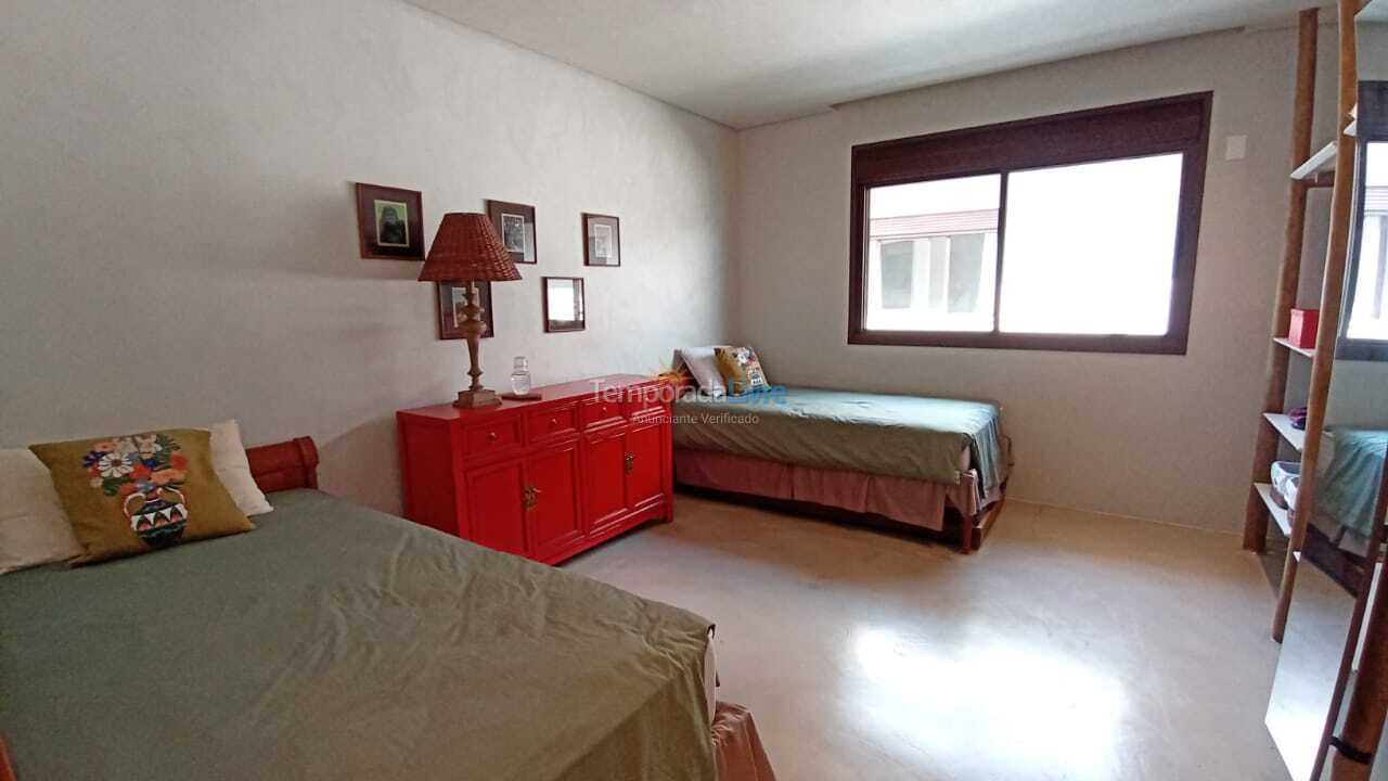 Casa para alquiler de vacaciones em São Sebastião (Camburi)