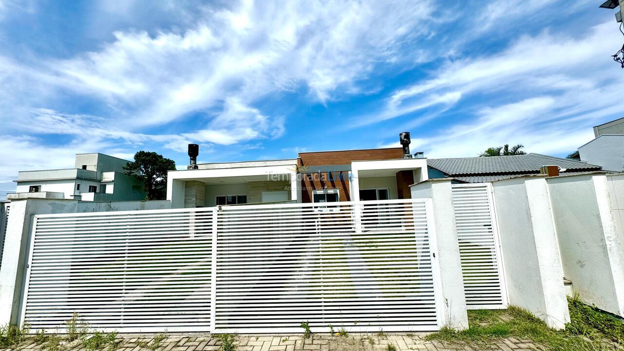 Casa para aluguel de temporada em Bombinhas (Canto Grande)