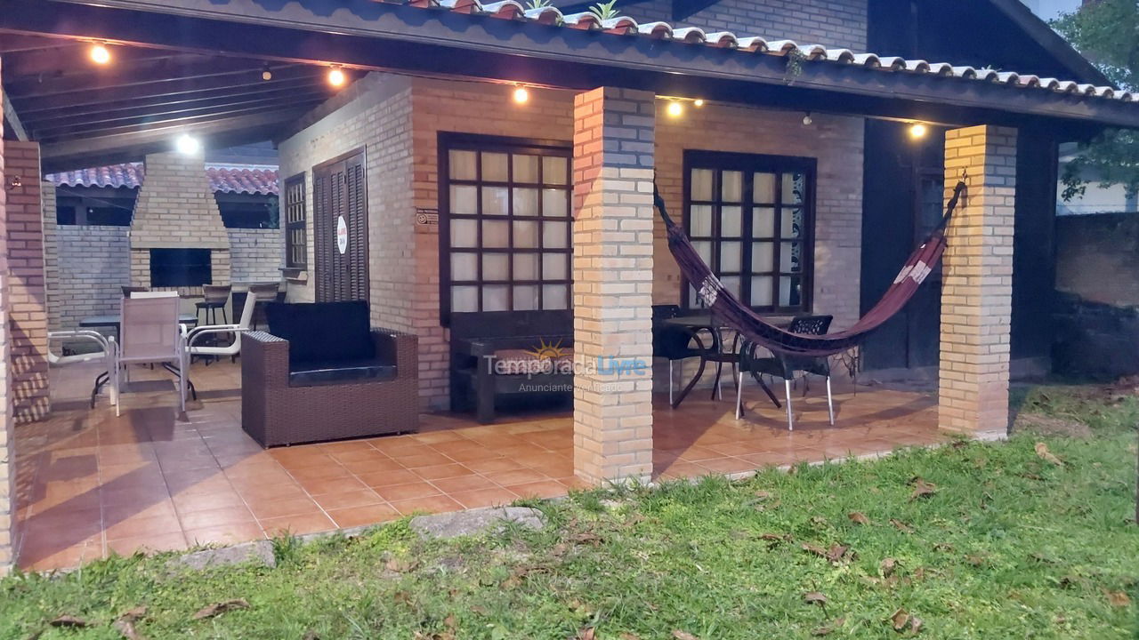 Casa para aluguel de temporada em Garopaba (Praia da Ferrugem)