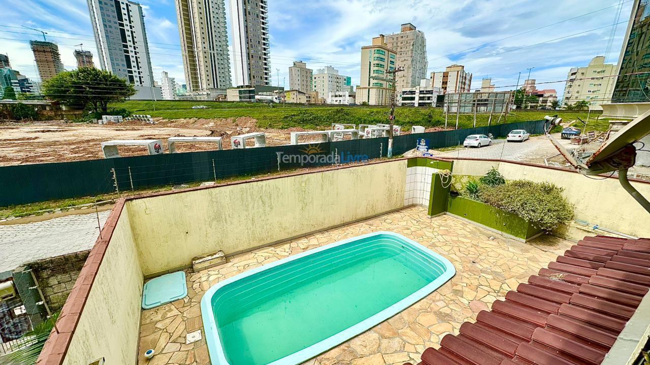 Casa para alquiler de vacaciones em Itapema (Tabuleiro)