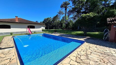 Sítio com piscina e área de fogueira LT0036