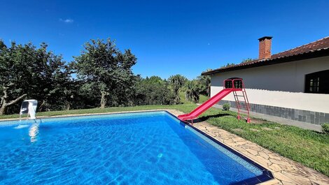 Sítio com piscina e área de fogueira LT0036