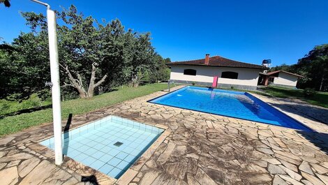 Sítio com piscina e área de fogueira LT0036