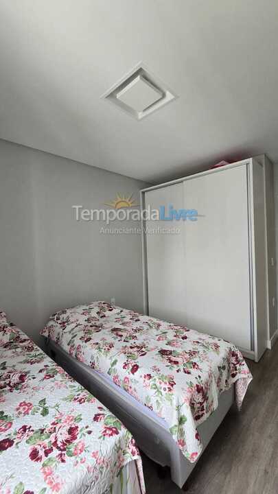 Apartamento para aluguel de temporada em Itapema (Meia Praia)