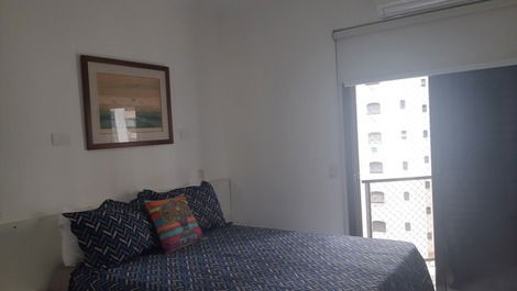 APARTAMENTO GRANDE CON AIRE Y TV EN 3DORM.E HABITACIÓN, NET, WIFI, 2 GARS, SERVICIO DE SERV.