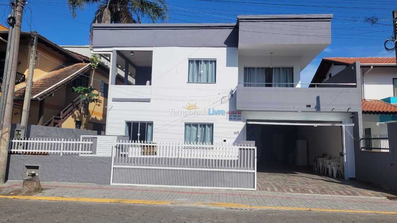 Casa para aluguel de temporada em Bombinhas (Praia de Bombinhas)