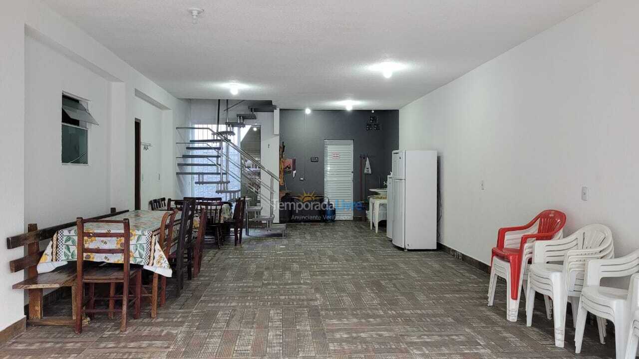 Casa para aluguel de temporada em Bombinhas (Praia de Bombinhas)