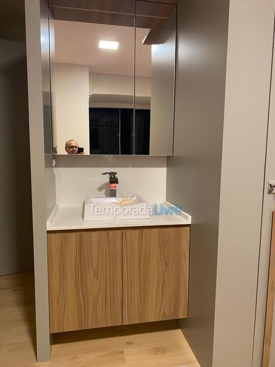 Apartamento para aluguel de temporada em Itapema (Meia Praia)