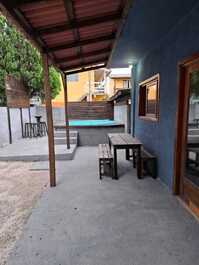 Casa com piscina lagoa pequena