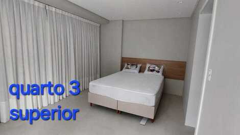 Quarto 3 pavto. superior com cortinas e forro blackout