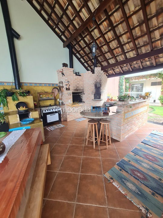 Casa para alquiler de vacaciones em Igaratá (Condomínio 3 Marias)