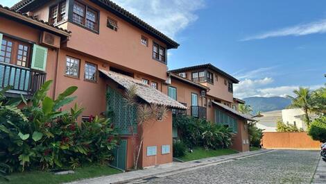 Casa em condomínio na praia da Baleia! Condomínio frente ao mar!