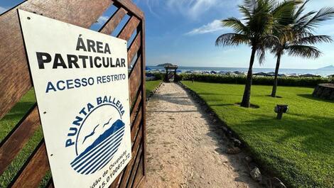 Casa em condomínio na praia da Baleia! Condomínio frente ao mar!