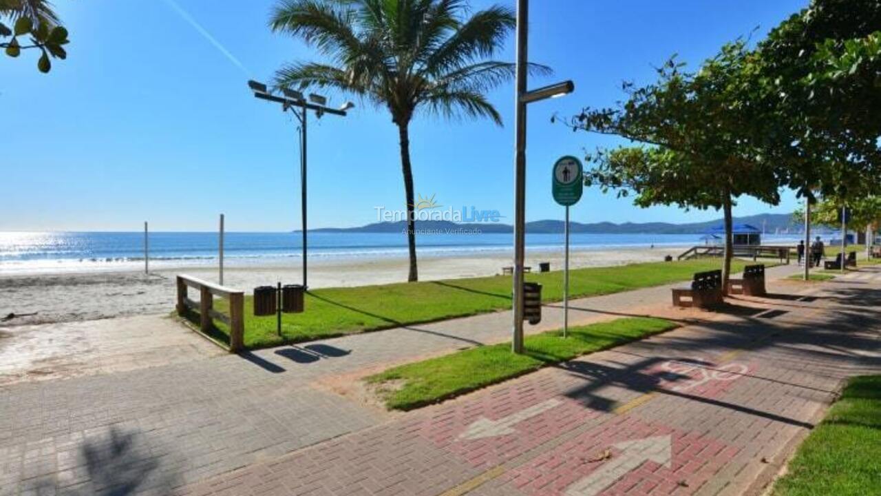 Apartamento para aluguel de temporada em Itapema (Meia Praia)