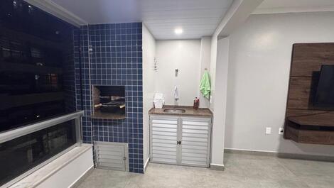 Apartamento em meia praia com 3 quartos