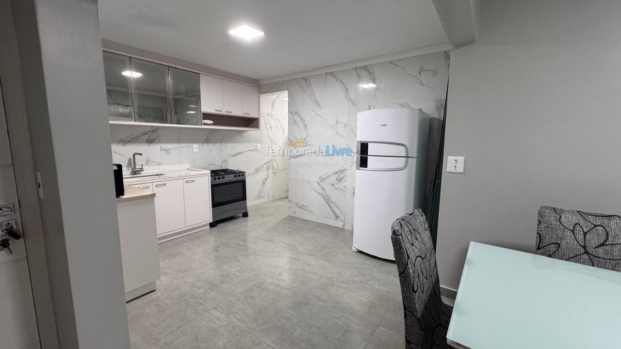 Apartamento para aluguel de temporada em Itapema (Meia Praia)