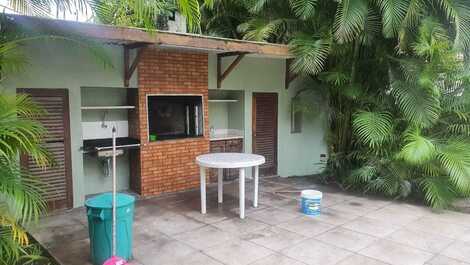 Beautiful house just 200 m from the beach of Enseada