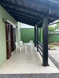 Excelente Sobrado contendo 1 suite + 4 quartos com AC, WI-FI,50m mar