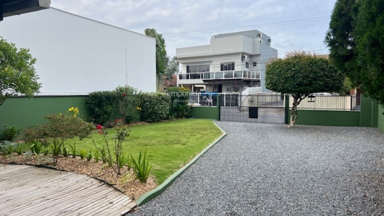 Casa para aluguel de temporada em São Francisco do Sul (Enseada)