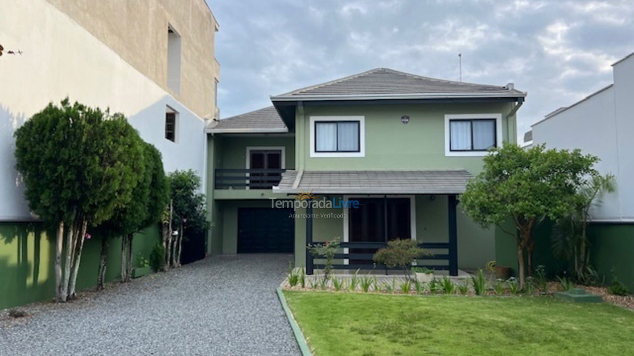 Casa para aluguel de temporada em São Francisco do Sul (Enseada)