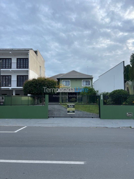 Casa para aluguel de temporada em São Francisco do Sul (Enseada)