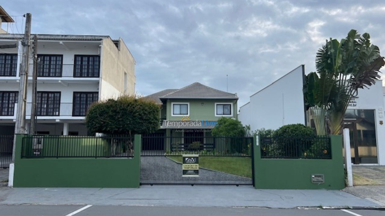 Casa para aluguel de temporada em São Francisco do Sul (Enseada)