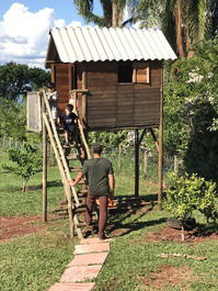 Casinha de madeira para crianças 