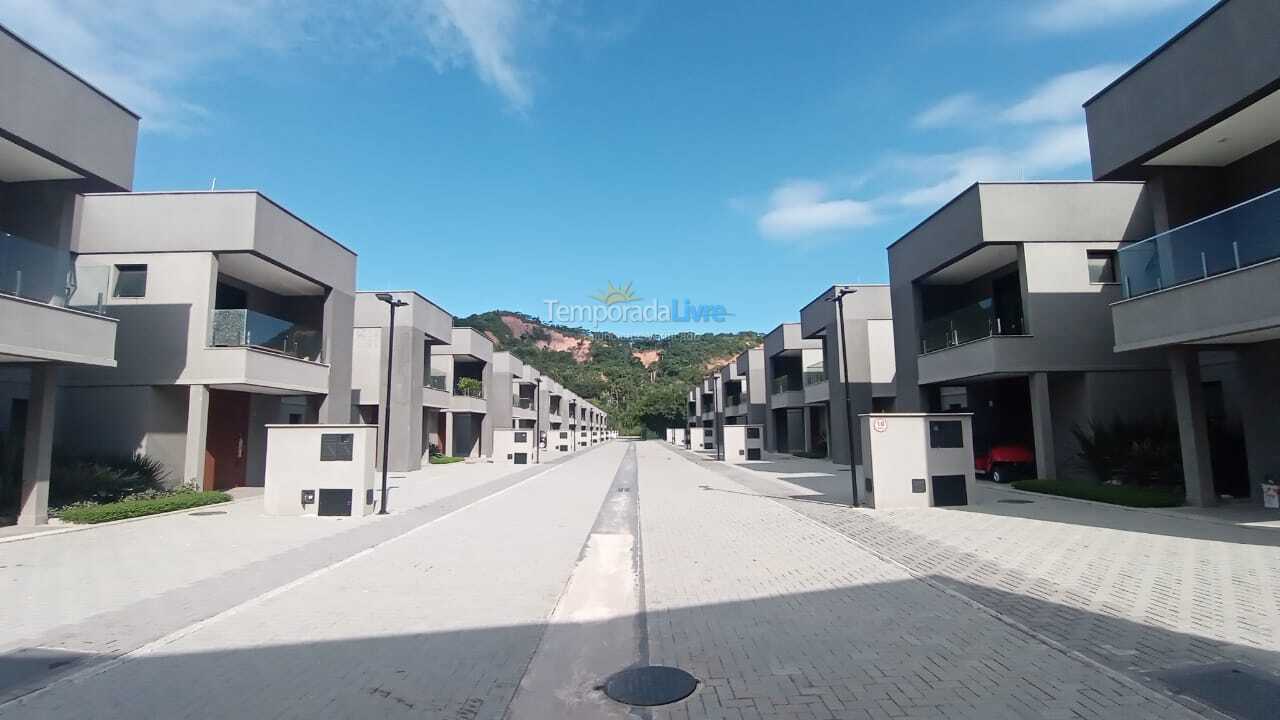 Casa para aluguel de temporada em São Sebastião (Barra do Sahy)