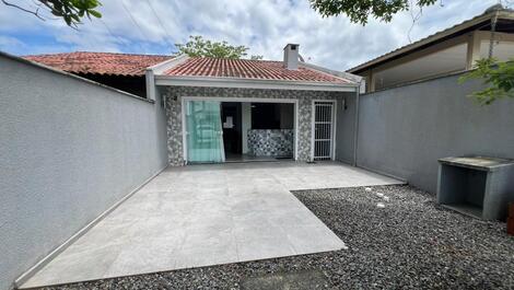 Beautiful semi-detached 1 suite and 1 bedroom with AC, WI-FI, barbecue