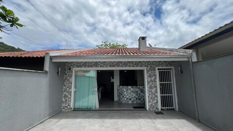 Beautiful semi-detached 1 suite and 1 bedroom with AC, WI-FI, barbecue