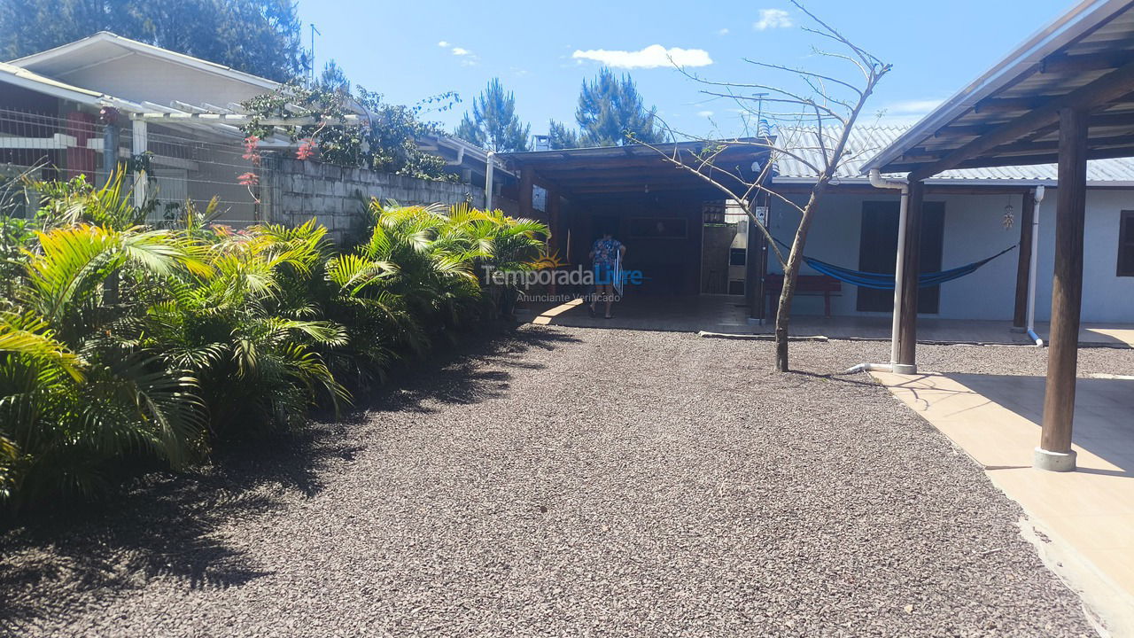 Casa para aluguel de temporada em Torres (Itapeva Norte)
