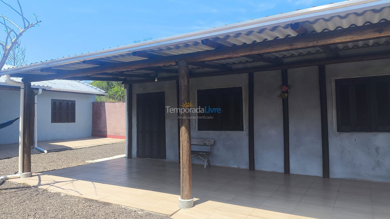 Casa para aluguel de temporada em Torres (Itapeva Norte)