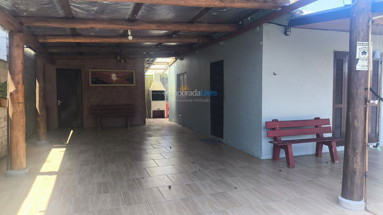 Casa para aluguel de temporada em Torres (Itapeva Norte)