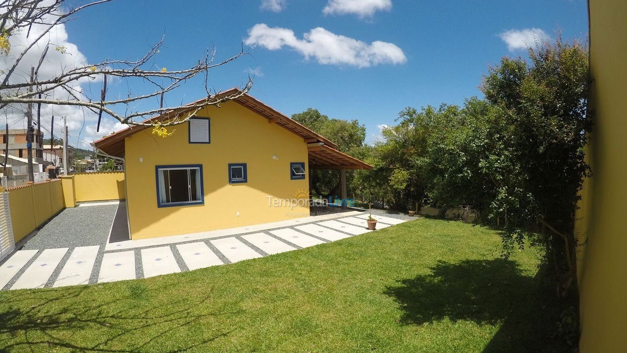 Casa para aluguel de temporada em Porto Belo (Centro)