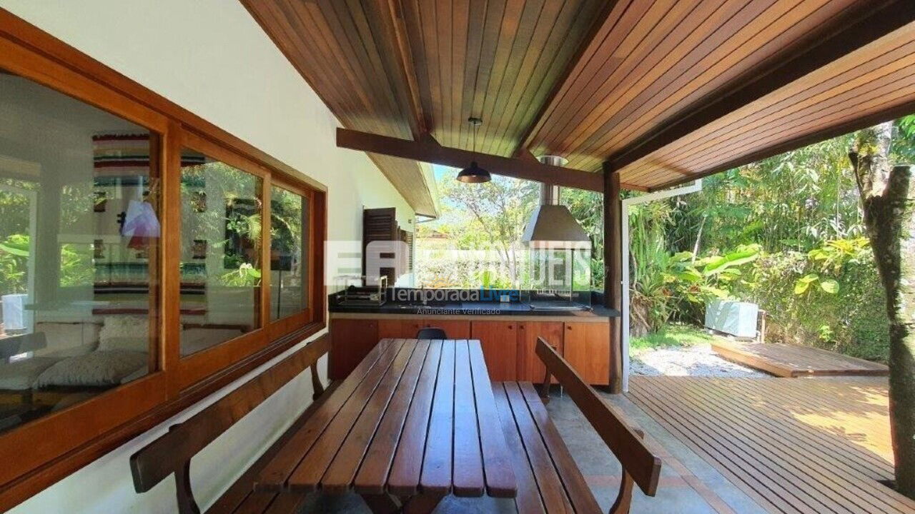 Casa para aluguel de temporada em Ubatuba (Praia de Itamambuca)