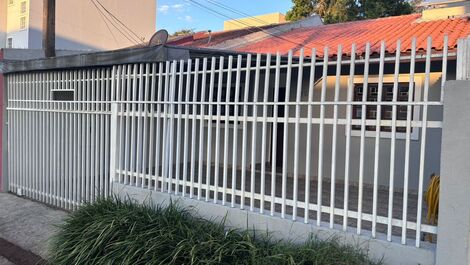 Casa para alugar em Curitiba - São Loureço