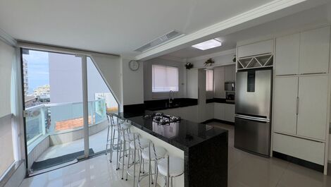 Amplo Apartamento em Meia Praia