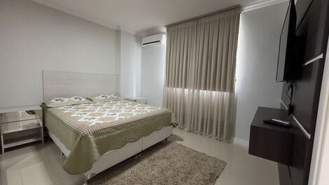 Amplo Apartamento em Meia Praia