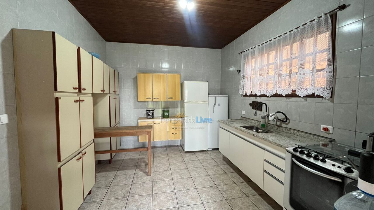 Casa para alquiler de vacaciones em Caraguatatuba (Capricórnio)