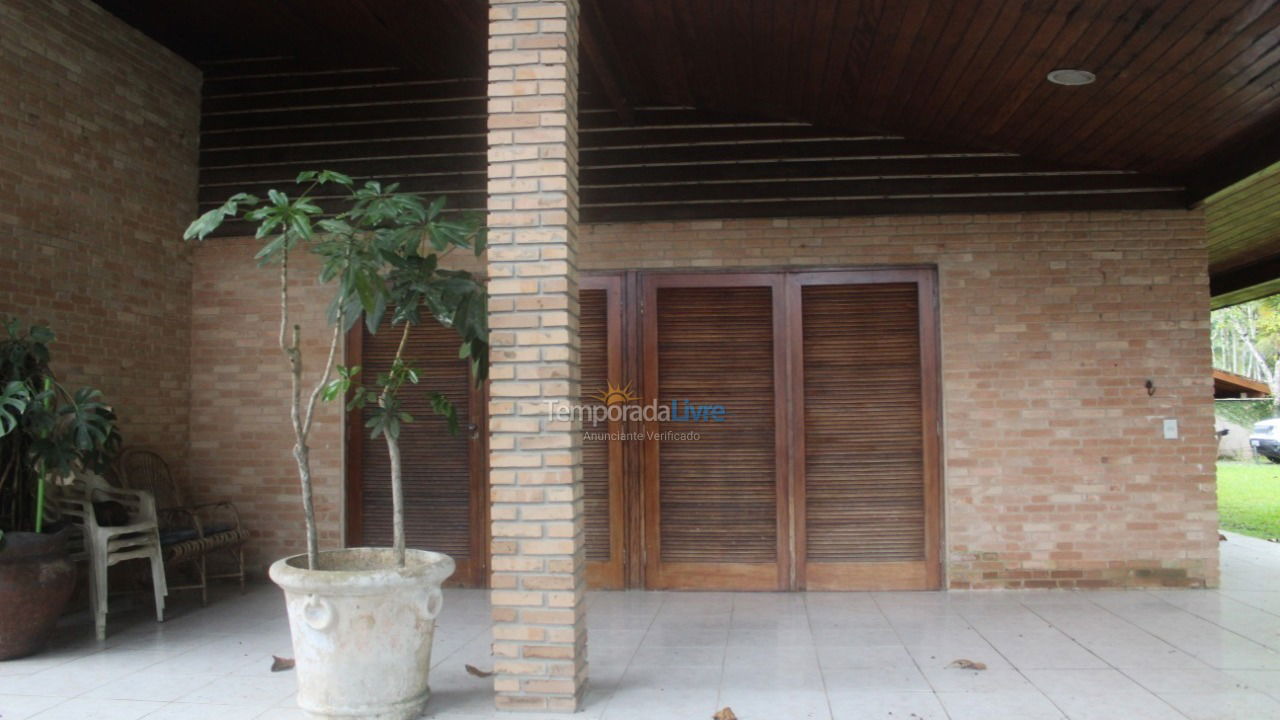 Casa para alquiler de vacaciones em Ubatuba (Praia do Lázaro)