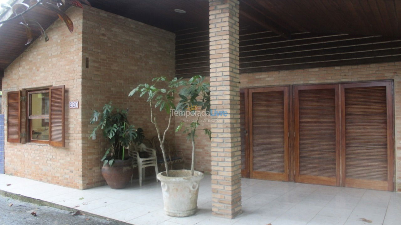 Casa para alquiler de vacaciones em Ubatuba (Praia do Lázaro)